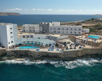 Paradise Bay Resort - Mellieha - Building