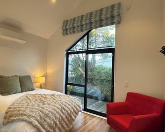 Kapiti Breeze, Walk to Beach, Golf and Cafes - Paraparaumu Beach