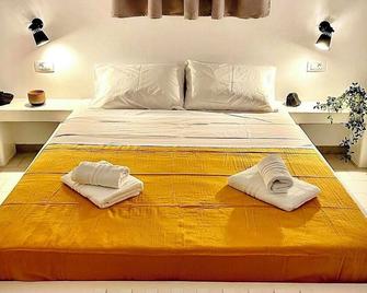Sabbia Calda Apartments - Perissa - Camera da letto