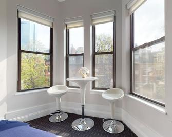 Maverick Suites at 400 Columbus Ave - Boston - Living room