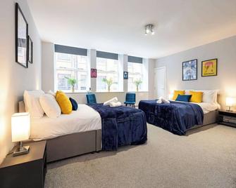 Sleeps 9 Canal Street Apartment by City SuperHost - Prestwich - Makuuhuone