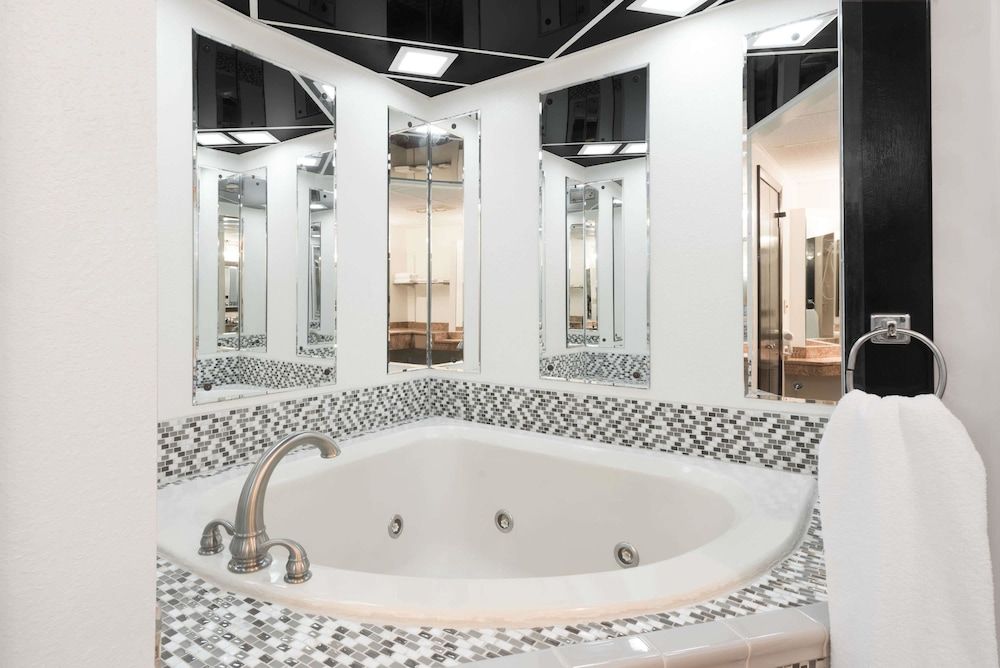 Bathroom view of Days Inn by Wyndham St Clairsville