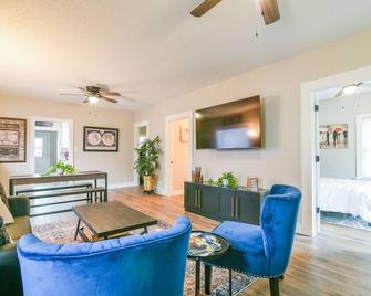 Fully Updated Bungalow Style - Close to Downtown - Wichita - Living room