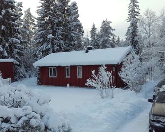 Charming holiday cottage amidst nature but not far from Goteborg - Hindås - Building