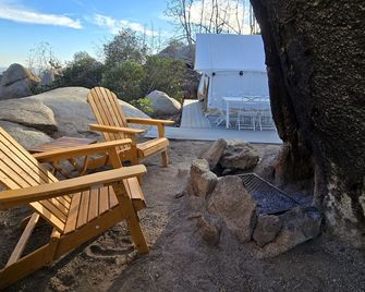 A Cozy Sunrise Glamping Escape with Panoramic View - Fallbrook - Patio