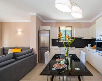 Casa Leone Suites - Stalos