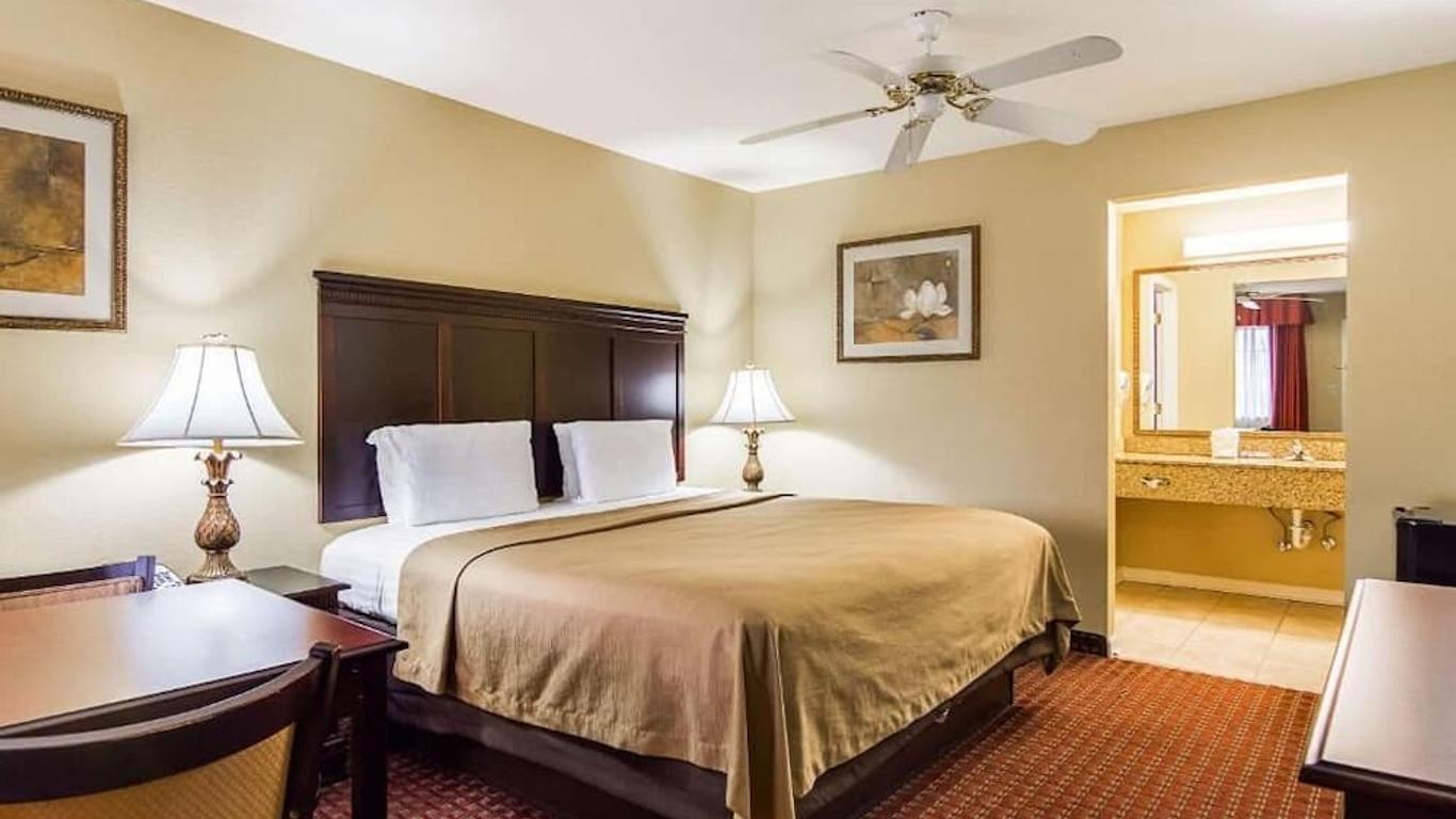 Bryant Inn And Suites