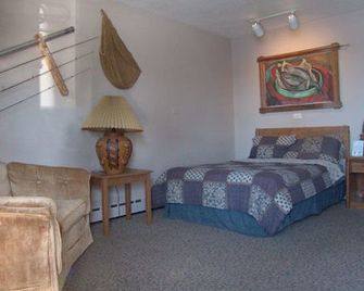 Lighthouse Inn - Storm Lake