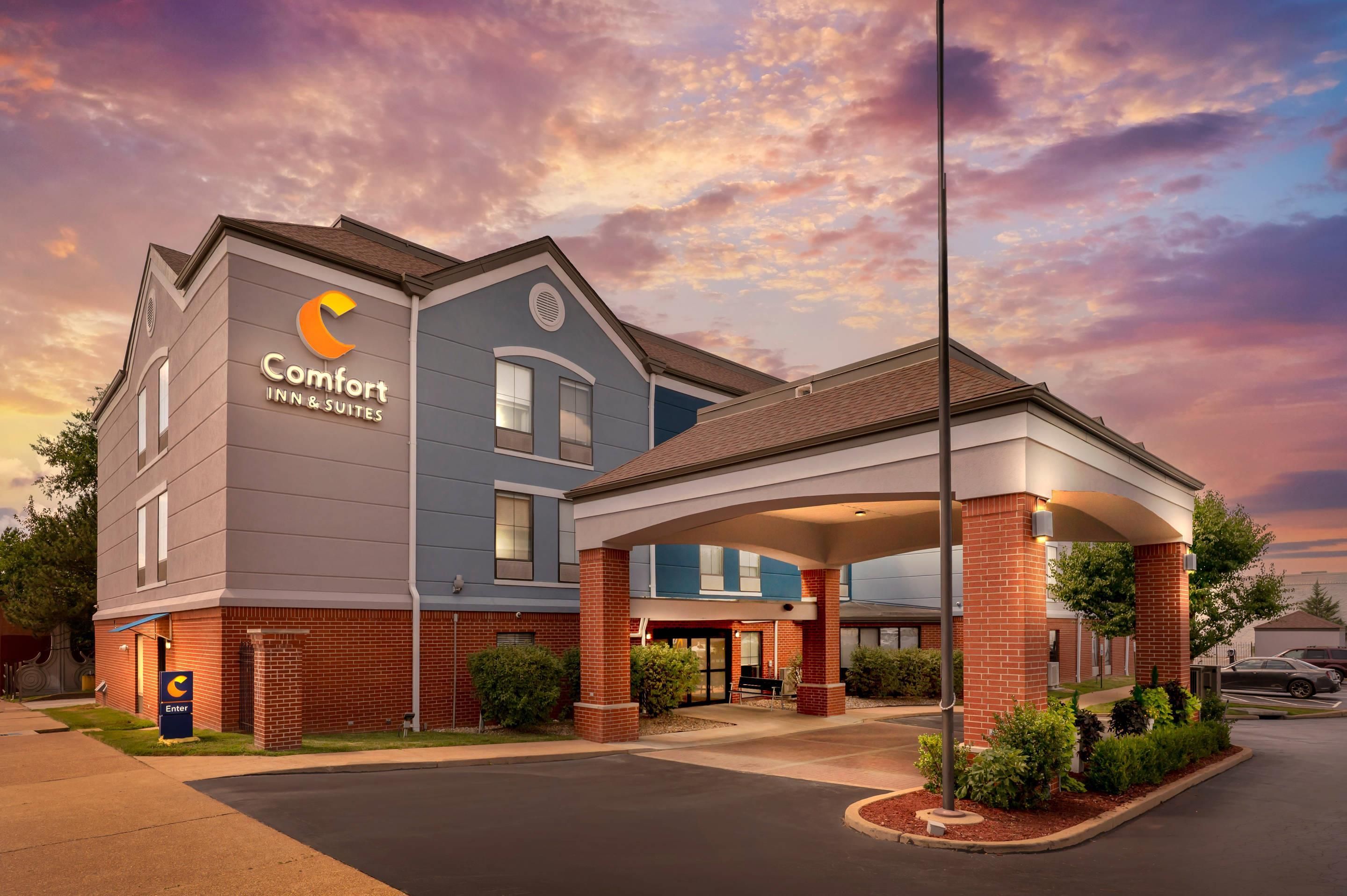 Comfort Inn & Suites Saint Louis Lafayette Square - סנט לואיס - בניין
