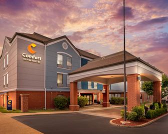Comfort Inn & Suites Saint Louis Lafayette Square - סנט לואיס - בניין