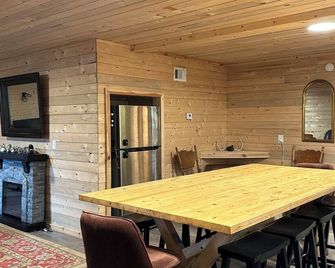 Charming 3-bedroom house on the Ocmulgee River in Hawkinsville, GA with WiFi. - Hawkinsville - Comedor