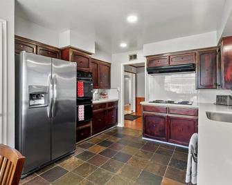 Luxurious & Cozy Large 4 Br 2ba Home With Swimming Pool- San Jose Cambrian Area - San Jose - Kitchen