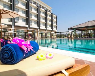 Mingalar Thiri Hotel - Nay Pyi Taw - Pool