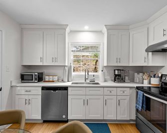 Premium 3B Remodeled Home w Hot tub - 夏洛特(北卡羅來納州) - 廚房