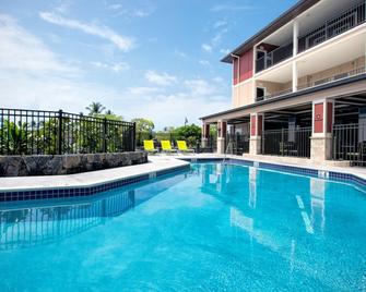 Holiday Inn Express & Suites Kailua-Kona - Hōlualoa - Piscina