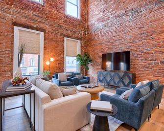 The Addison- Luxury Townhome w/ Rooftop Patio - Chillicothe
