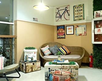 Island Breeze Hostel - Cebu Central - Ciudad de Cebú - Sala de estar