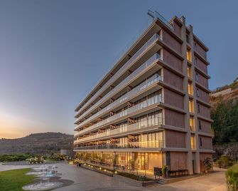 Oxford Golf Resort - Pune - Building