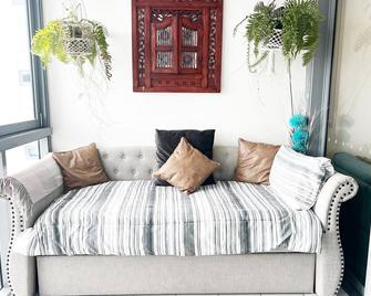 Bowen Hills Convenience - Doorstep To Rna/Rbwh - Brisbane - Living room