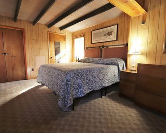 Mountain Retreat W/ Great Views, Large Hot Tub, Great Wifi, Near Luray Caverns - Stanley - Bedroom