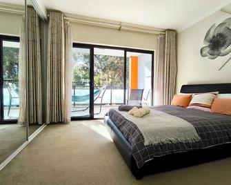 Comfy 2-bedroom 2-balcony apartment / Close to CBD / Train and Metro easy reach - Sydney - Bedroom