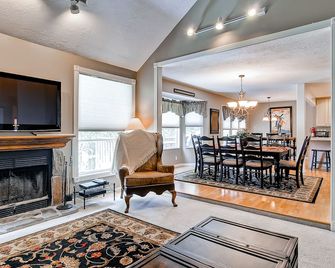 Large & Luxurious Home w/ Private Hot Tub, and Fireplace - Cottonwood Heights - Comedor