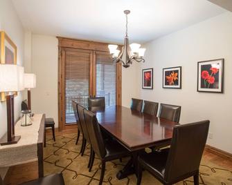 Silver Aspen - Five Bedroom Loft Luxury Townhome Hotel Room - Solitude - Dining room