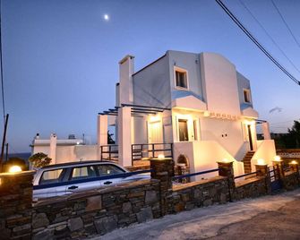 Peskesi Ikaria - Agios Kirykos - Gebäude