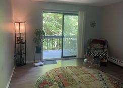 Cozy Getaway w/lots of Natural Light 5 mins to adventures - Middletown - Schlafzimmer