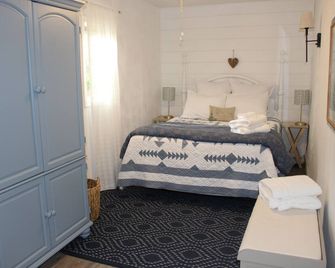Cozy Cottage - Ludington - Bedroom