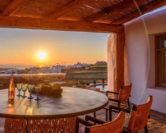Vrachos Suites Mykonos - Mykonos - Balcony