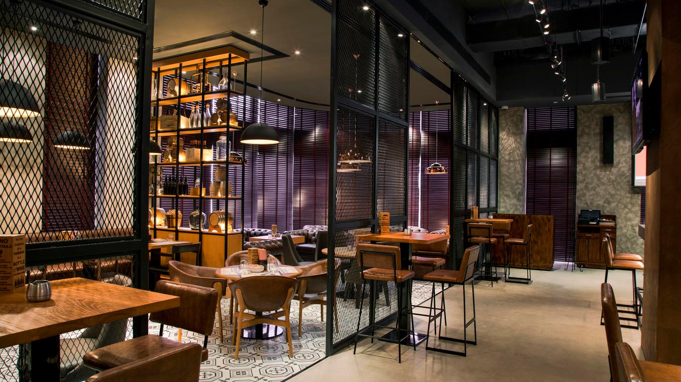 Pearl Rotana Capital Centre