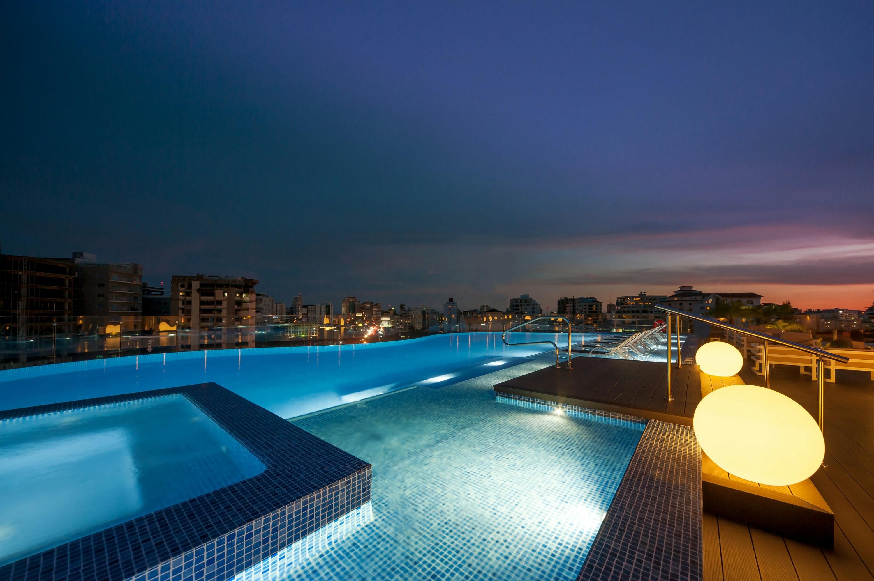 Embassy Suites by Hilton Santo Domingo - Santo Domingo - Pileta