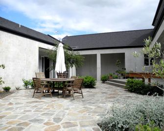 Luxurious Accommodation with Spacious Grounds in Canterbury, South Island - Rangiora - Патіо