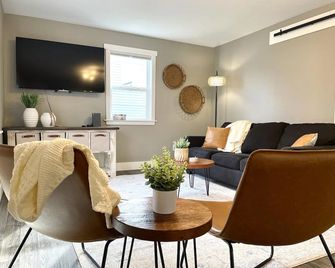 Relaxing Riverside 10 Minutes to Shipshewana - Howe