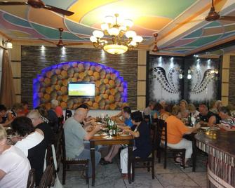 Hotel Taj Plaza, Vip Road, Agra - Agra - Restaurante