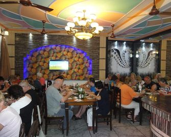 Hotel Taj Plaza, Vip Road, Agra - אגרה - מסעדה