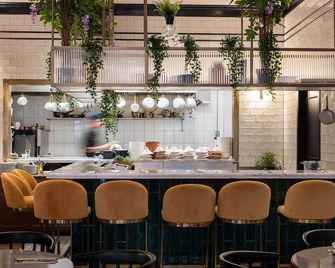 Craves - בריסל - בר