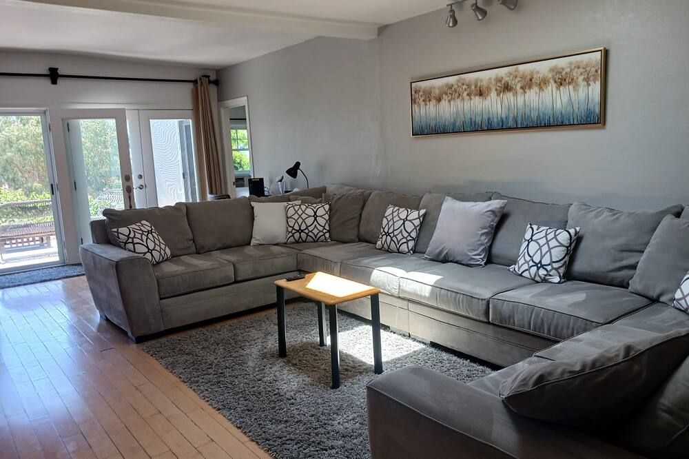 Elite Coastal Area / Cozy Loma Portal House / 3 Bd / 3 Ba / Canyon View/Near All - סן דייגו - סלון