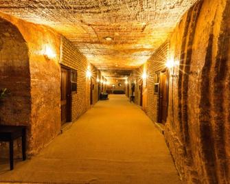 The Lookout Cave Underground Motel - Coober Pedy - Hallway