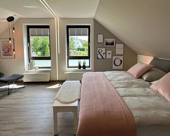 Die Nummer eins - Ferienwohnungen Hufnagel - Bodenwerder - Schlafzimmer