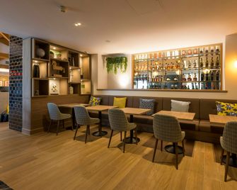 Holiday Inn Cambridge By IHG - קיימברידג' - בר