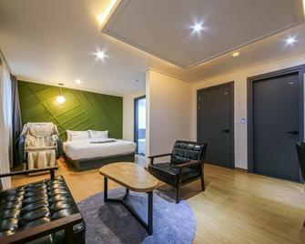 Suncheon Hotel Bon - Suncheon - Habitación
