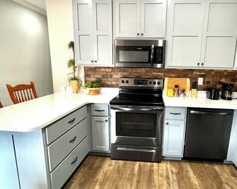 Charming apartment in Savannah! Conveniently located near downtown! - Savannah - Kitchen