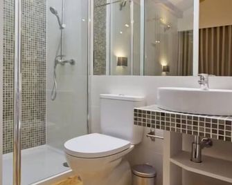 Mystay Porto Bolhão - Porto - Bathroom