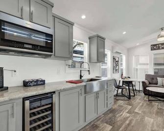 Resort at Fredericksburg Unit 25 - Fredericksburg - Kitchen