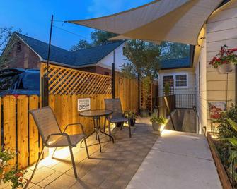 Ski and Hike Cozy Dtwn Reno Studio with Fireplace - Reno - Patio