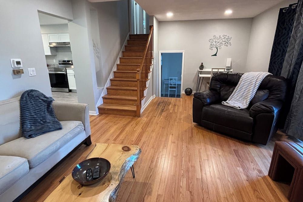Charming 3-bedroom house in Janesville with AC, WiFi - Janesville - Huiskamer