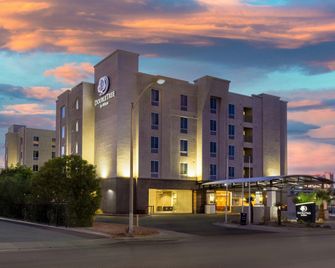 DoubleTree by Hilton Las Vegas East Flamingo - Las Vegas - Building