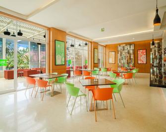 إيبيس ستايلز سولو - سوراكارتا - مطعم